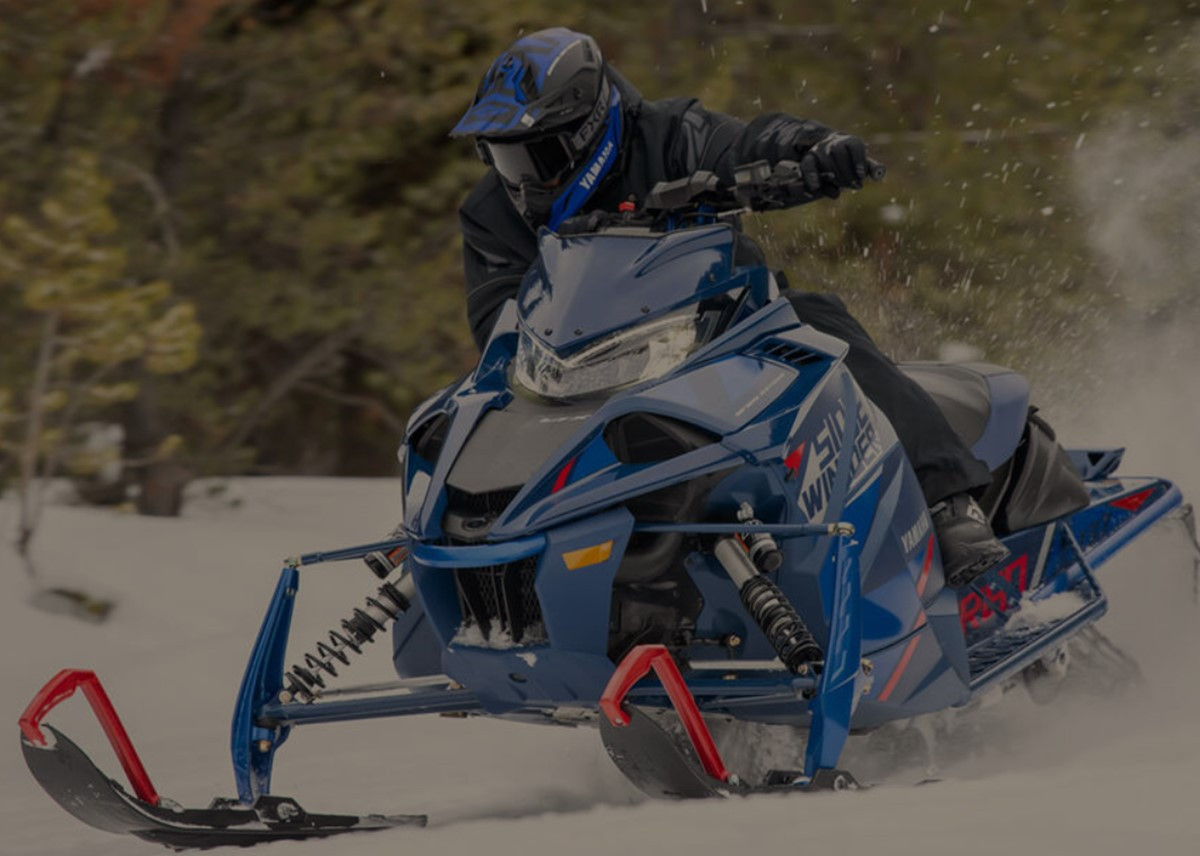 motorsykkel som er vasket med mc pleie produkter. du ser såpe rester på kåpe på en kawasaki z900